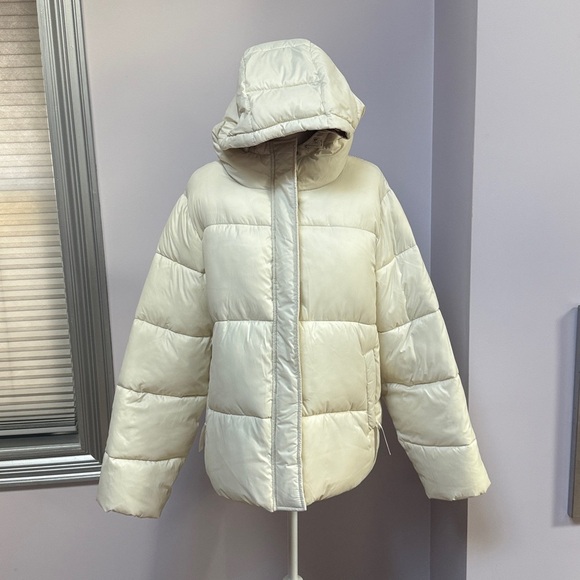 PINK Victoria's Secret Jackets & Blazers - PINK Victoria's Secret marshmallowpuffer size L NWT